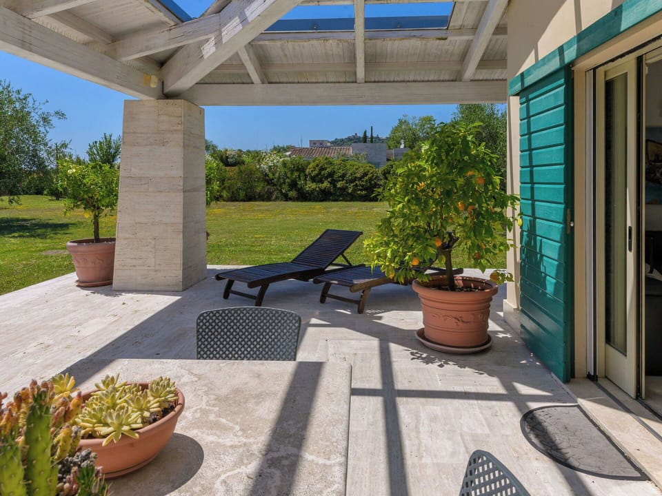 Outdoor Furniture, Shade, Garden, Furniture, Outdoor Structure, Landscaping, Chair, Patio, Flowerpot, Estate