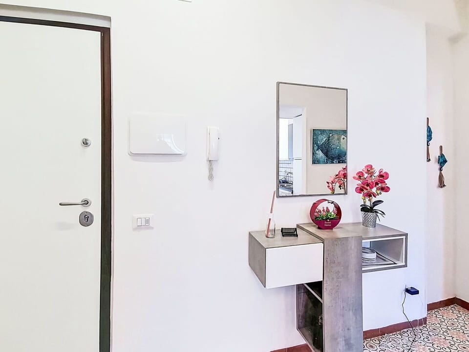 Wall, Interior Design, Furniture, Flooring, Floor, Lighting, Home, Room, Apartment, Ceiling