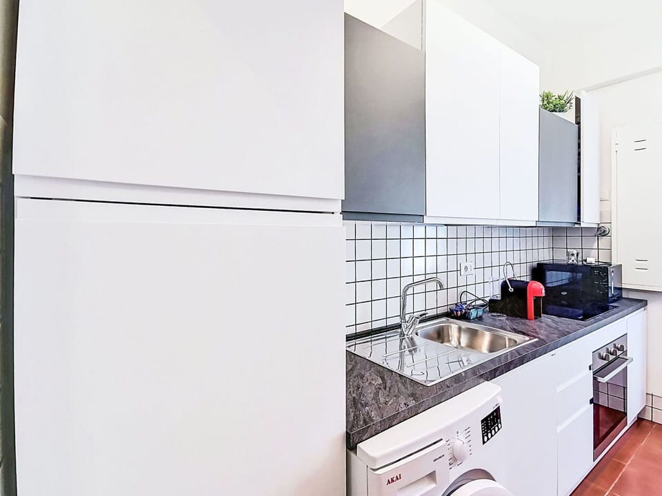 Kitchen Appliance, Kitchen, Major Appliance, Flooring, Countertop, Interior Design, Home Appliance, Floor, Washing Machine, Kitchen Stove