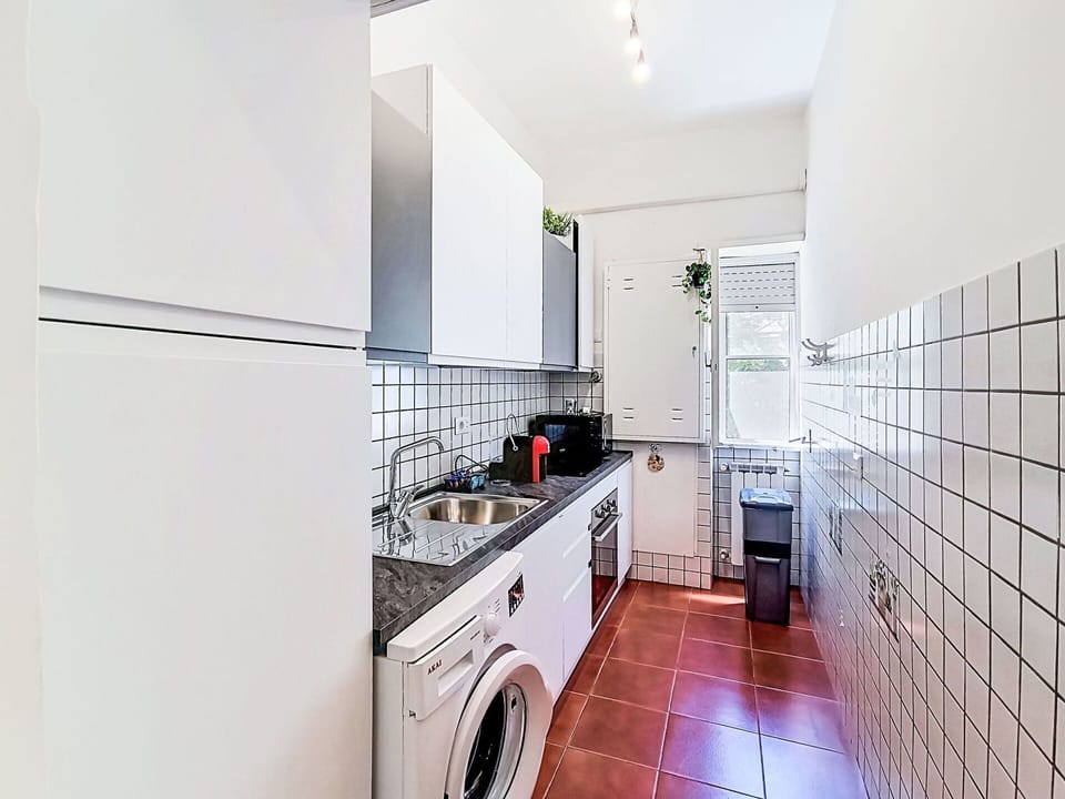 Major Appliance, Flooring, Floor, Washing Machine, Kitchen, Interior Design, Kitchen Appliance, Countertop, Home Appliance, Ceiling