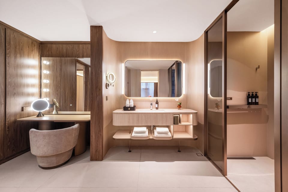 Comfort Suite, Garden View | Bathroom | Shower, rainfall showerhead, hair dryer, bathrobes