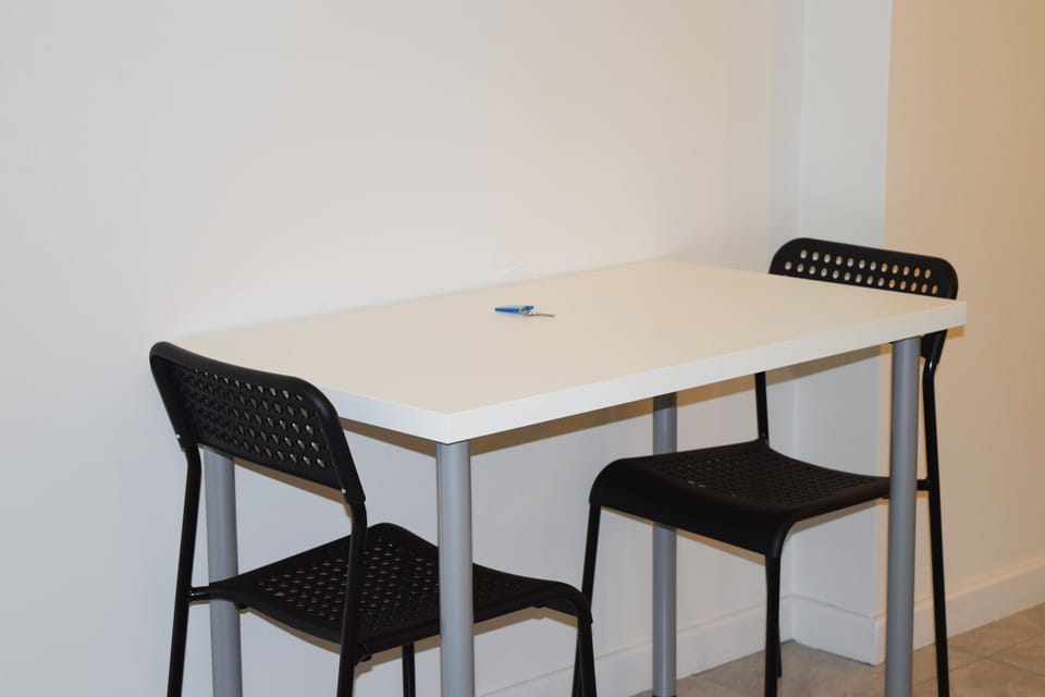 Studio Suite, City View | In-room dining