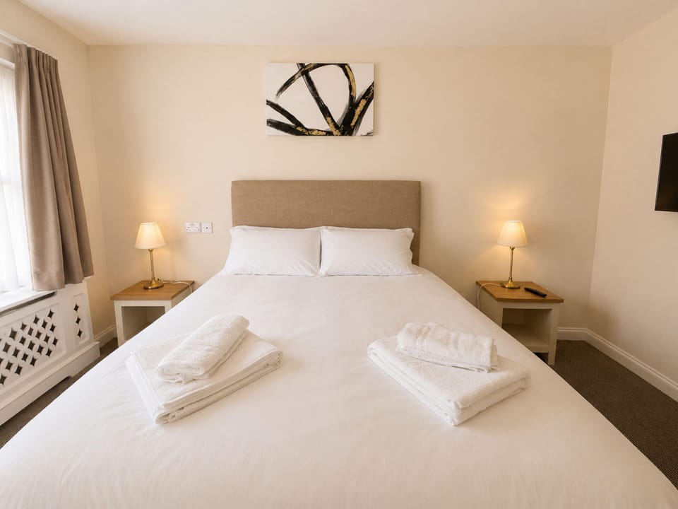 Standard Double Room | Desk, soundproofing, iron/ironing board, free WiFi