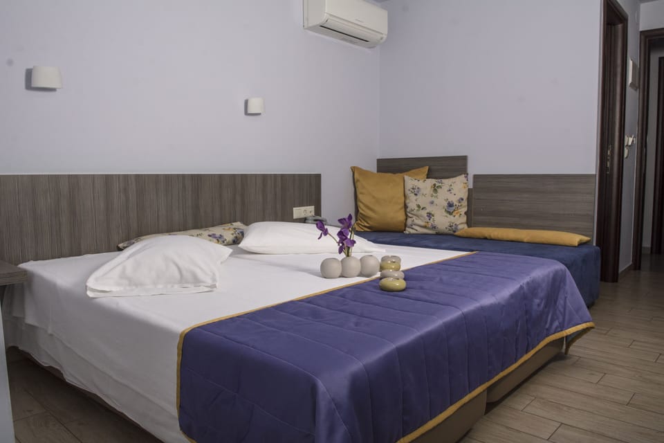 Basic Twin Room | Soundproofing, iron/ironing board, free WiFi, bed sheets