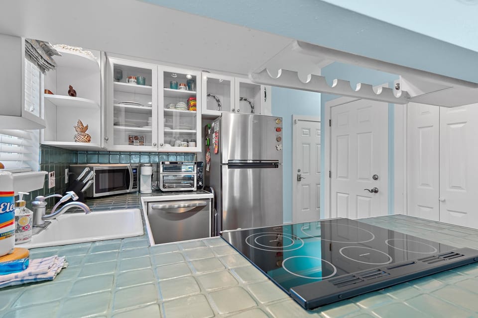 House, 1 Queen Bed with Sofa bed (Lulé Cottage) | Private kitchen