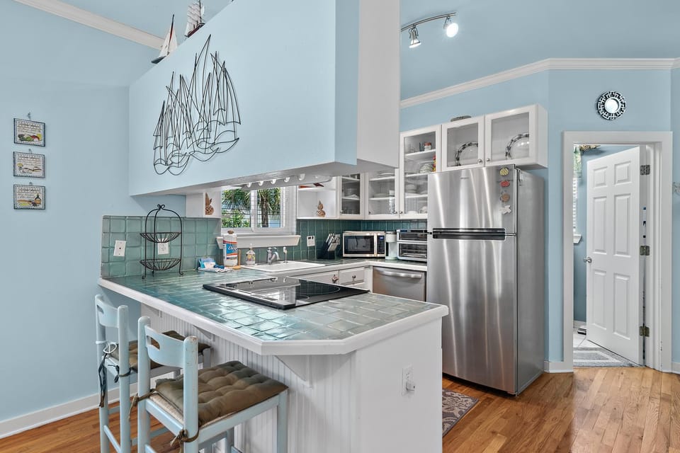House, 1 Queen Bed with Sofa bed (Lulé Cottage) | Private kitchen