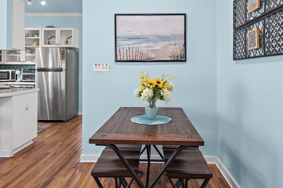House, 1 Queen Bed with Sofa bed (Lulé Cottage) | Dining