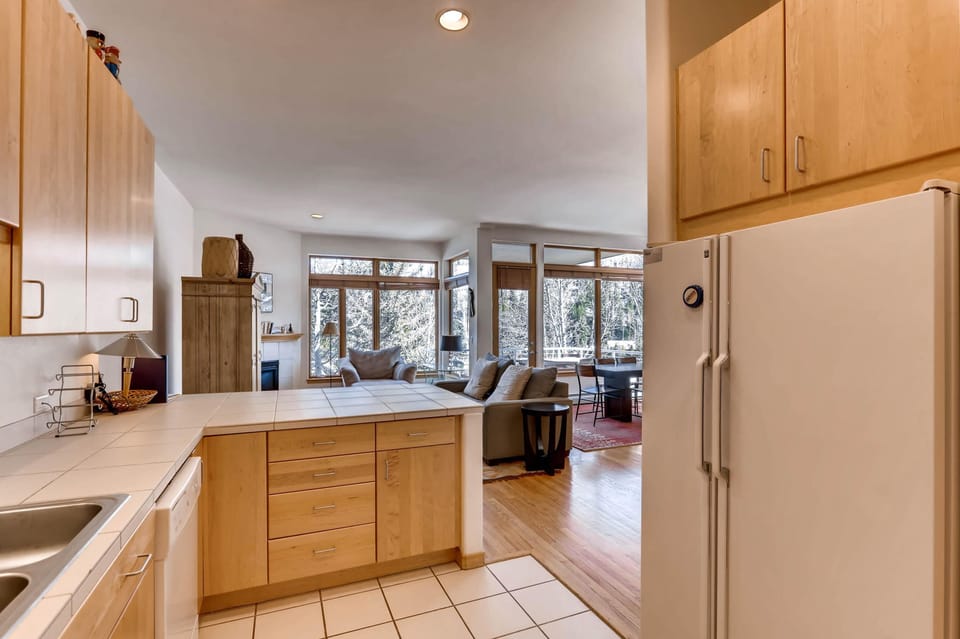 Condo, Multiple Beds (Savoy Villas 4B, Vail Top Floor 3BD C) | Interior