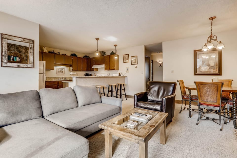 Condo, 2 Double Beds (Scorpio 304, 2BD Vail Condo with Wood) | Living area
