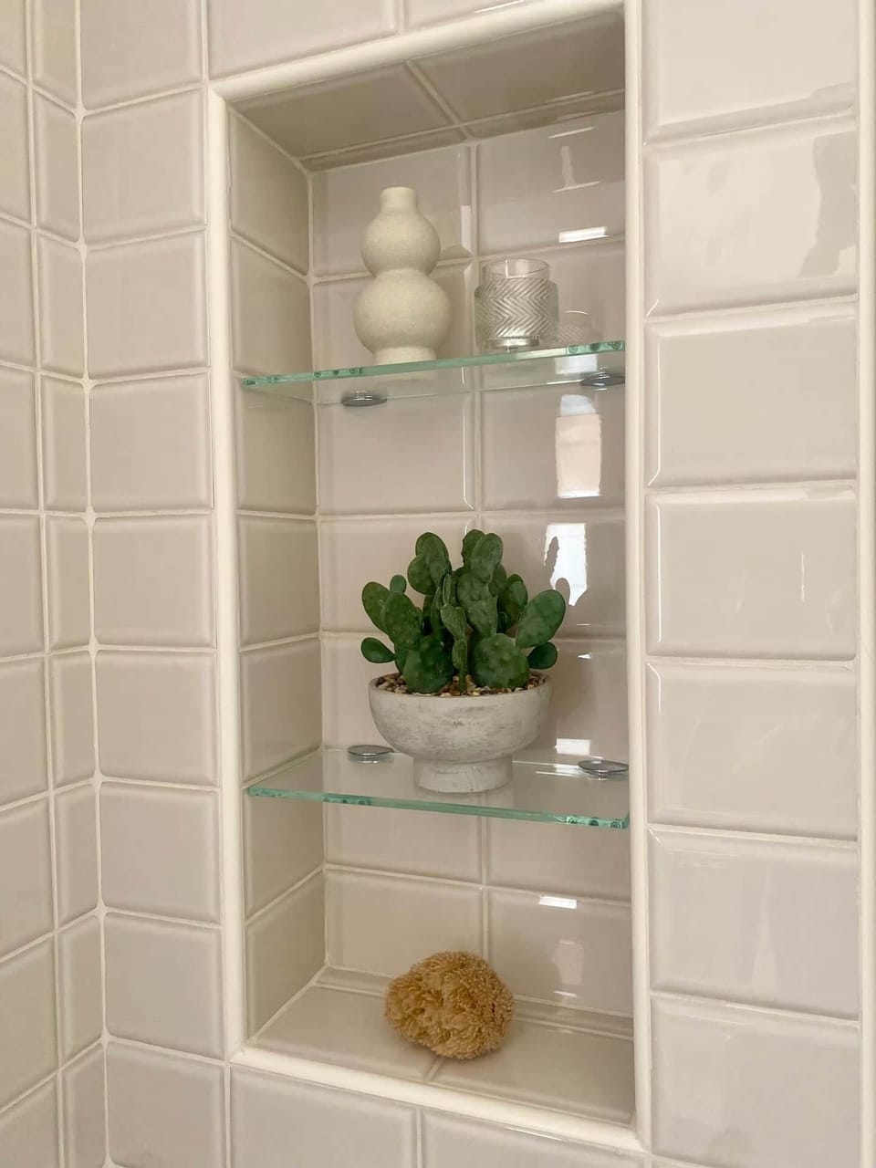 Main bathroom 3