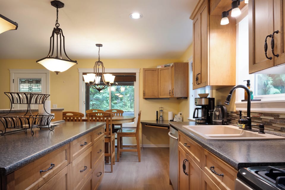 Bright, fully-equipped, spacious kitchen with dining area