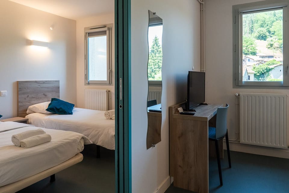 Family Quadruple Room | Desk, WiFi (free), bed sheets