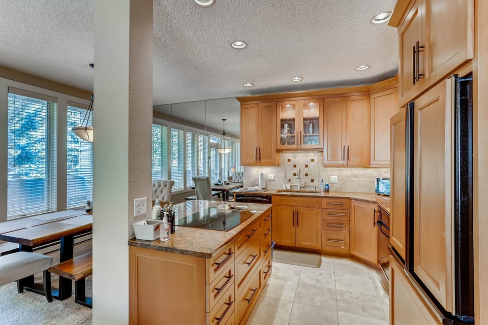 Condo, Multiple Beds (Sun Vail 21B, 3BD condo with Vail Mou) | Private kitchen