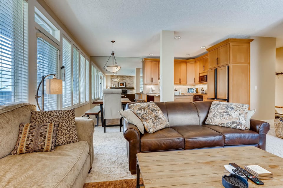 Condo, Multiple Beds (Sun Vail 21B, 3BD condo with Vail Mou) | Living area