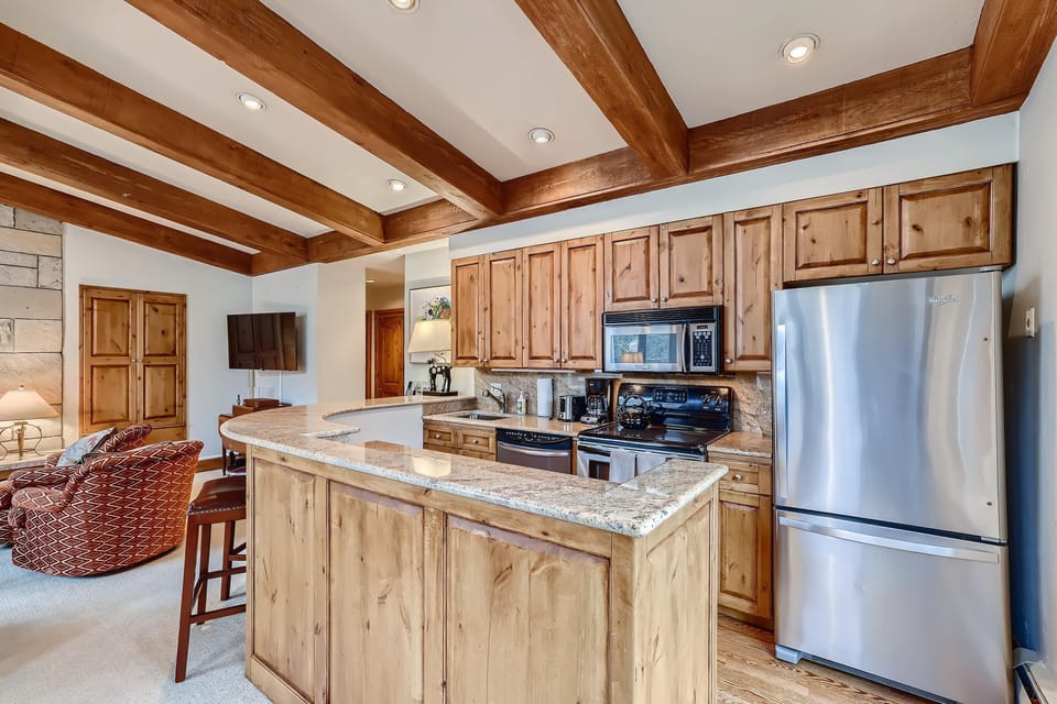 Condo, Multiple Beds (Treetops 5C, 3BD Ski-In Ski-Out Condo) | Private kitchen