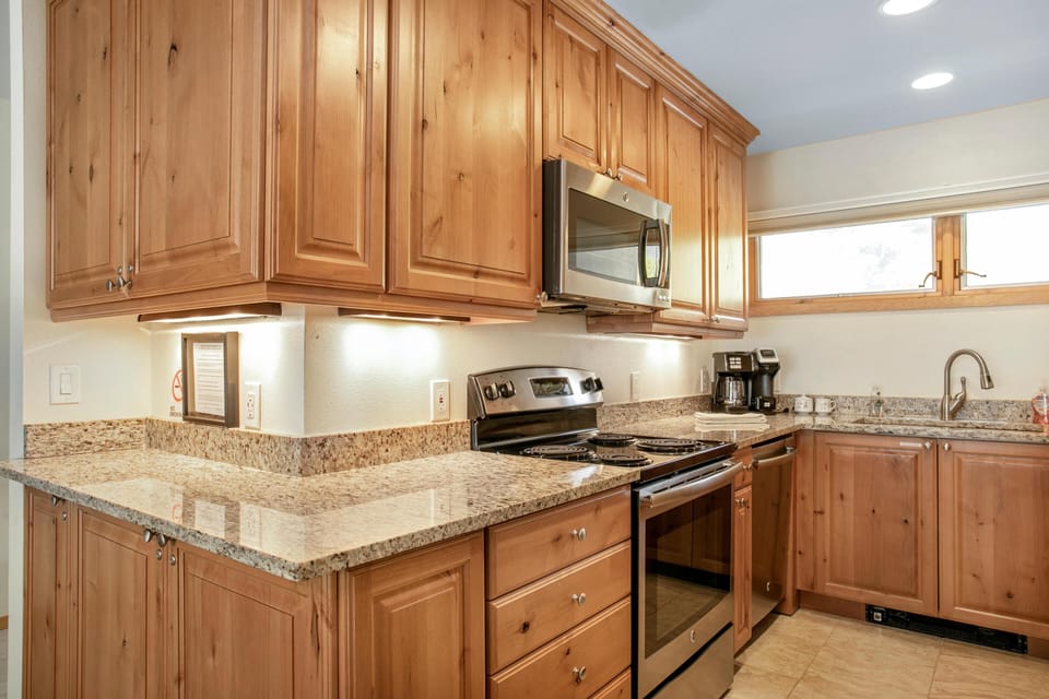Condo, 1 King Bed with Sofa bed (Snow Fox 201, 2BD Modern Vail Condo) | Private kitchen