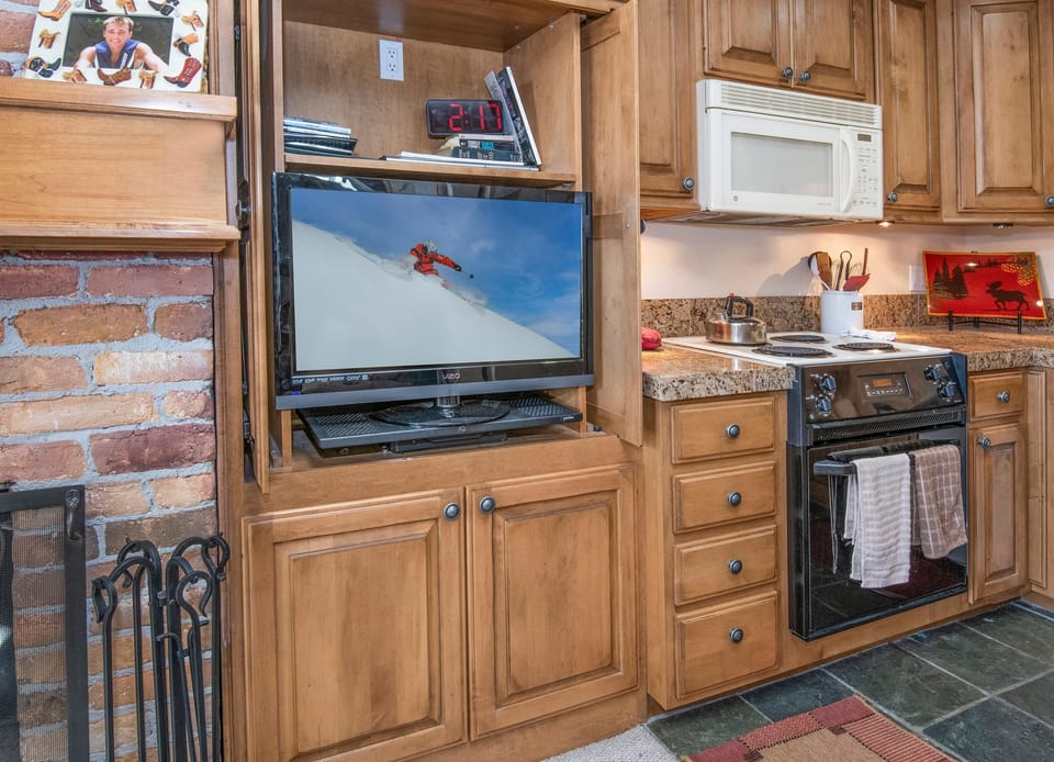 Condo, Multiple Beds (Wall Street 305, 1BD + Loft Condo in ) | Private kitchen