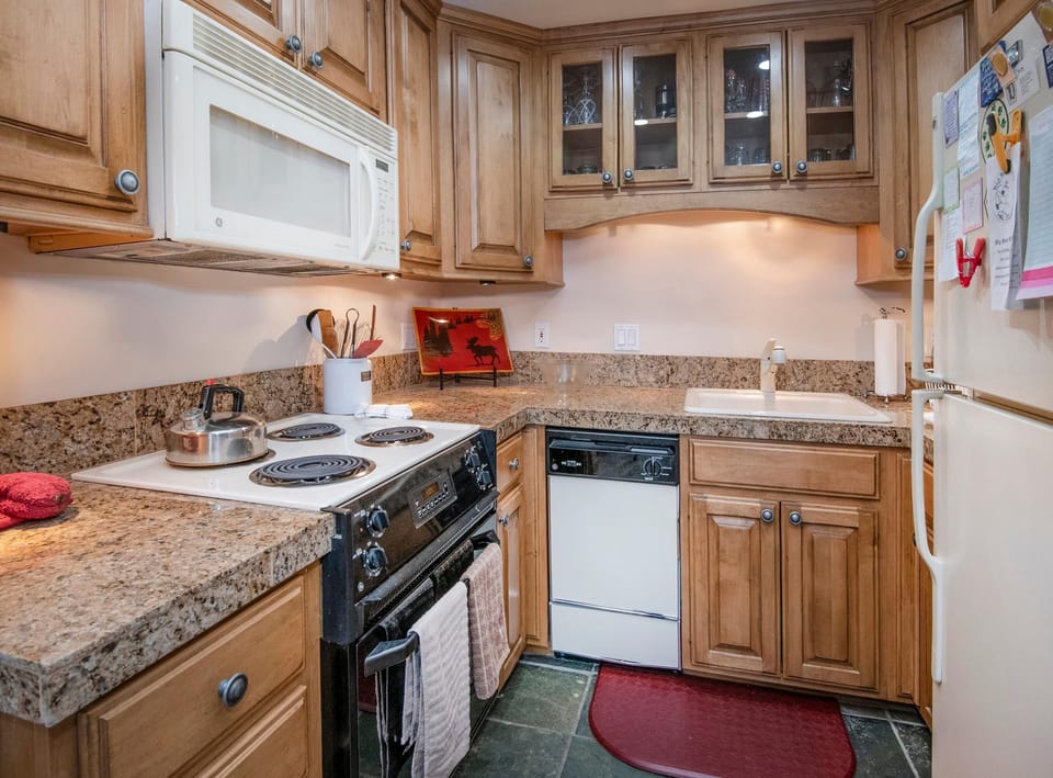 Condo, Multiple Beds (Wall Street 305, 1BD + Loft Condo in ) | Private kitchen