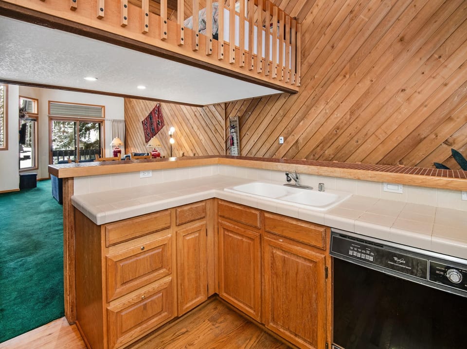 House, Multiple Beds (Ridgepoint 187, 3BD Townhome in Beave) | Private kitchen