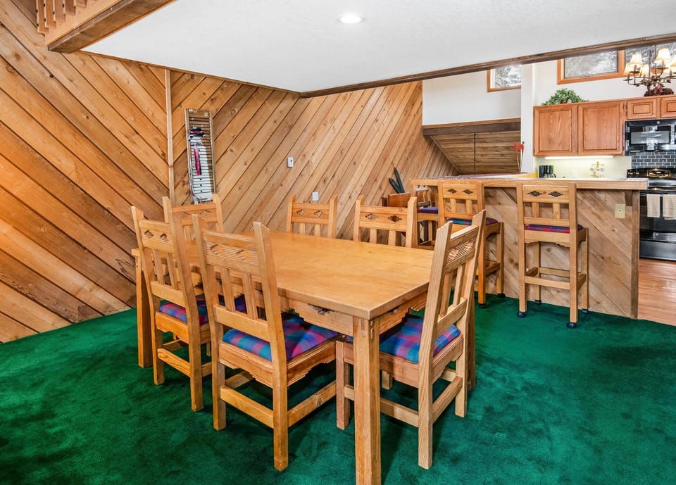 House, Multiple Beds (Ridgepoint 187, 3BD Townhome in Beave) | Dining