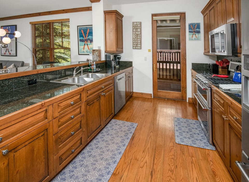 House, 2 Queen Beds (Brookside Townhome 201,  3BD in Avon ) | Private kitchen