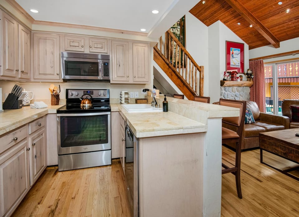 Condo, Multiple Beds (Creekside 3, 2BD + Loft in Heart of V) | Private kitchen