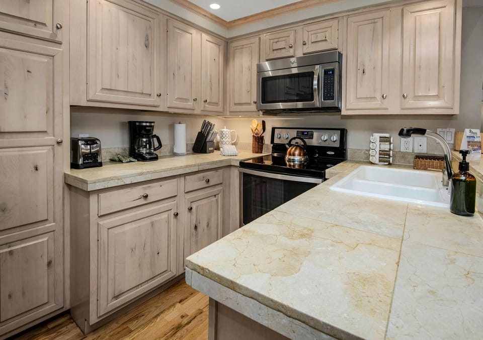 Condo, Multiple Beds (Creekside 3, 2BD + Loft in Heart of V) | Private kitchen