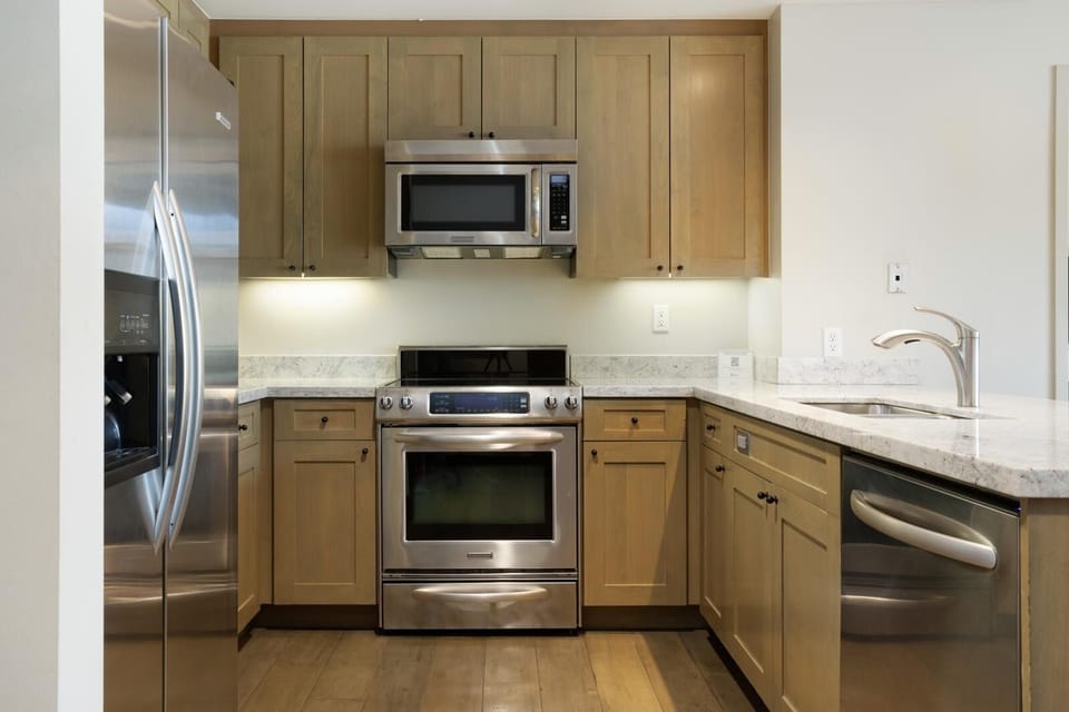 Condo, 1 King Bed (Riverfront Resort & Spa 421A, 1BD Con) | Private kitchen