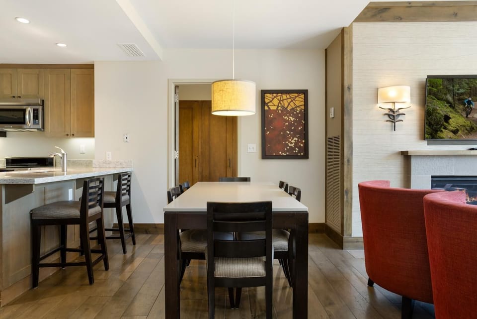 Condo, 1 King Bed (Riverfront Resort & Spa 421A, 1BD Con) | Dining