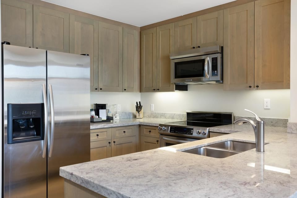 Condo, 1 King Bed (Riverfront Resort & Spa 421A, 1BD Con) | Private kitchen