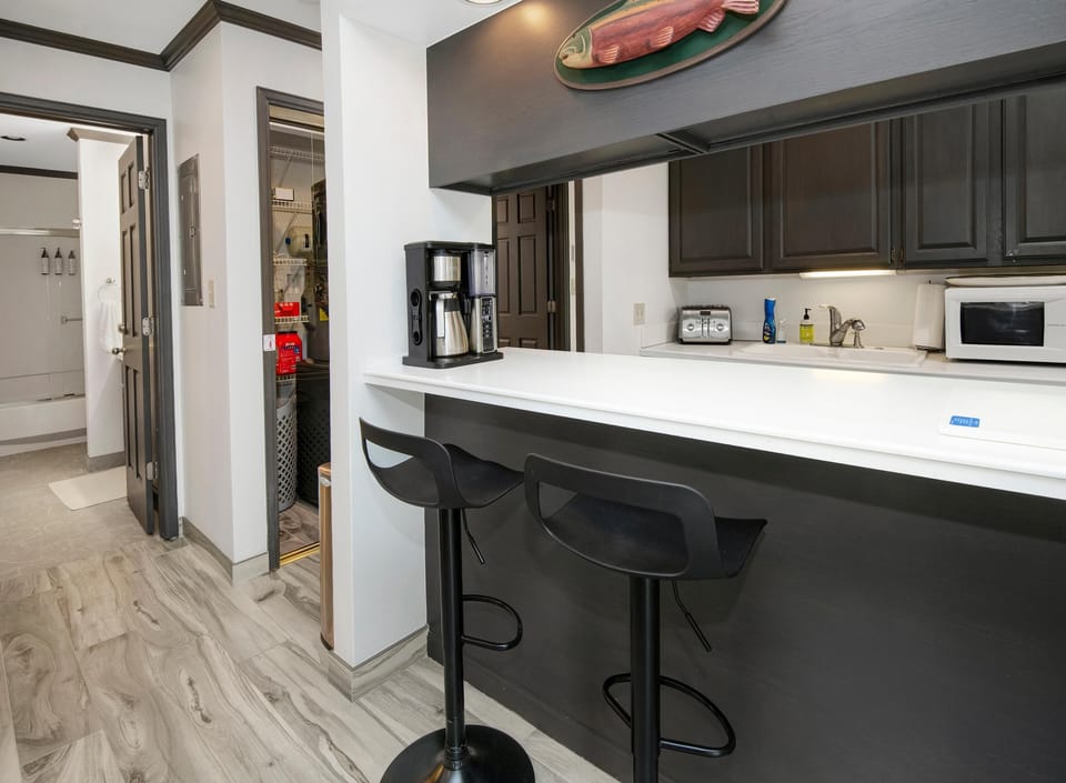 Condo, 2 Queen Beds (Breakaway West 222, 2BD Vail condo ) | Private kitchen
