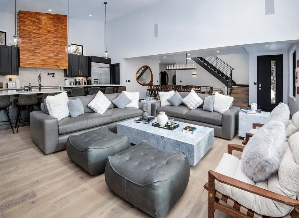 House, Multiple Beds (Big Horn House, 4387 Columbine) | Living area