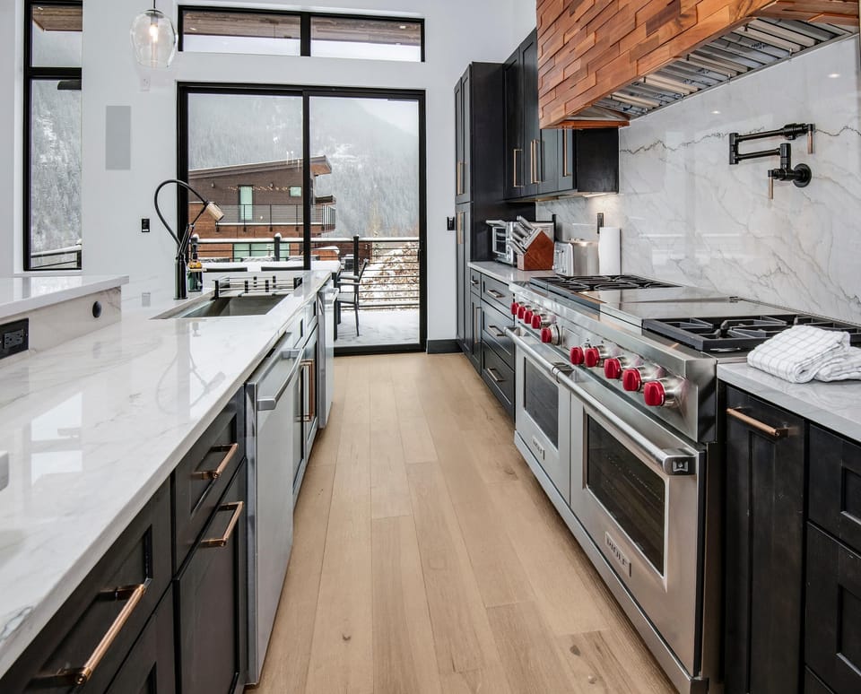 House, Multiple Beds (Big Horn House, 4387 Columbine) | Private kitchen