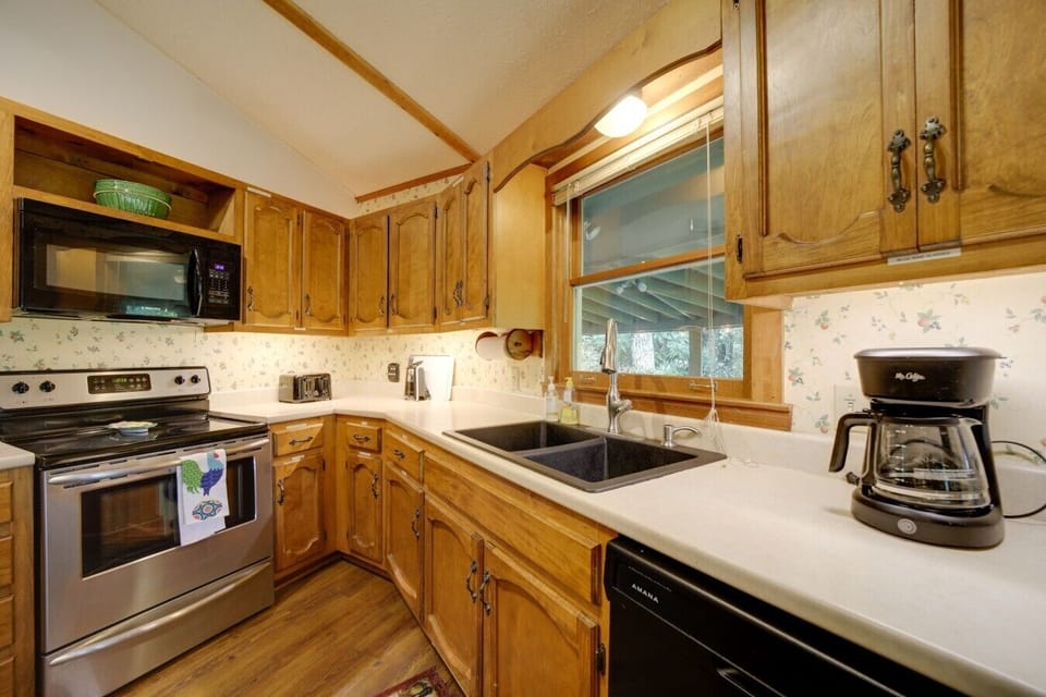 Kitchen | Wood Cabinetry & Center Island | Open Cabin Layout