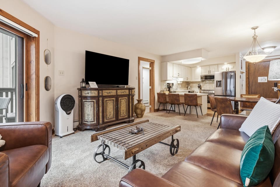 Condo, 1 King Bed (Westwind 301 2BD Gold Condo in Lionsh) | Living area