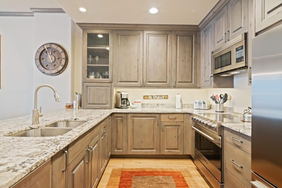 Condo, 1 King Bed (Borders Lodge L107 2BD Beaver Creek S) | Private kitchen