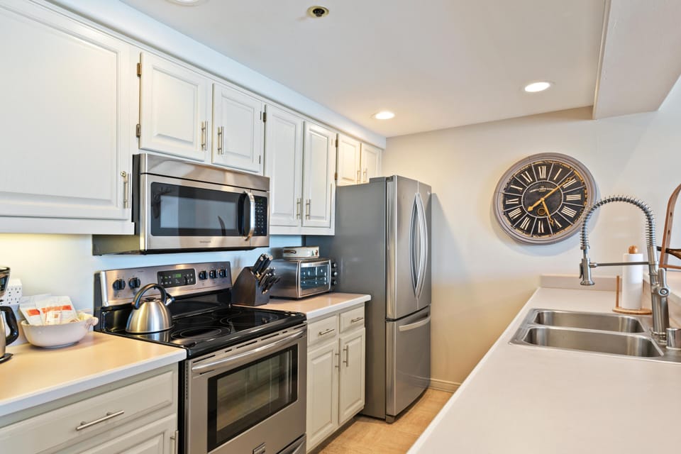 Condo, 1 King Bed (Borders Lodge L111 2BD Beaver Creek S) | Private kitchen