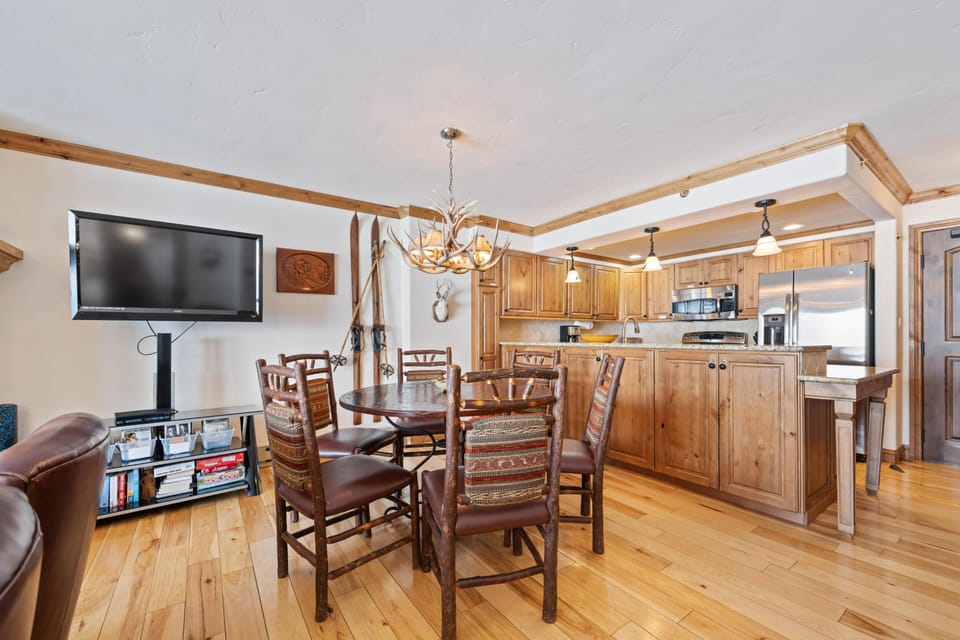 Condo, 1 King Bed (Borders Lodge L203 2BD Beaver Creek S) | Dining