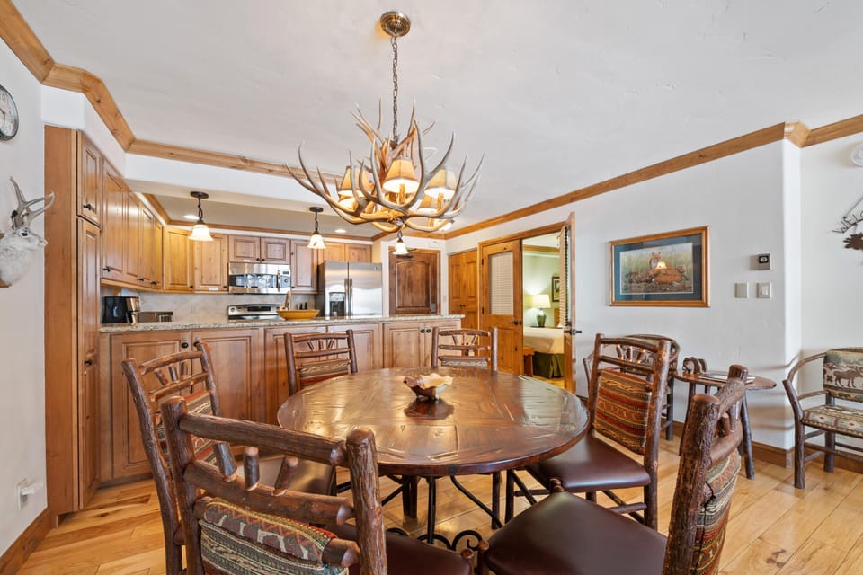 Condo, 1 King Bed (Borders Lodge L203 2BD Beaver Creek S) | Dining