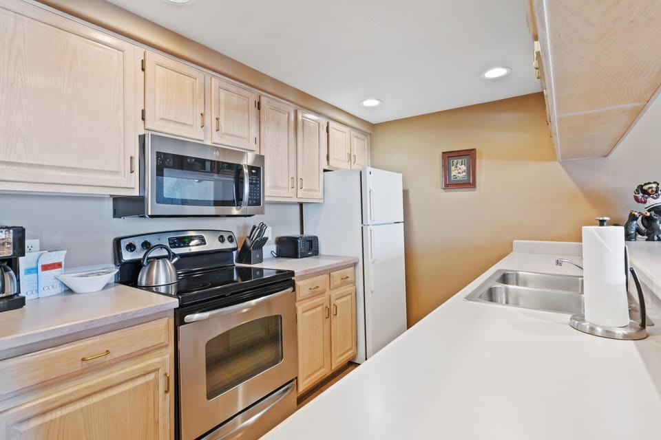 Condo, Multiple Beds (Borders Lodge L205 2BD Beaver Creek S) | Private kitchen