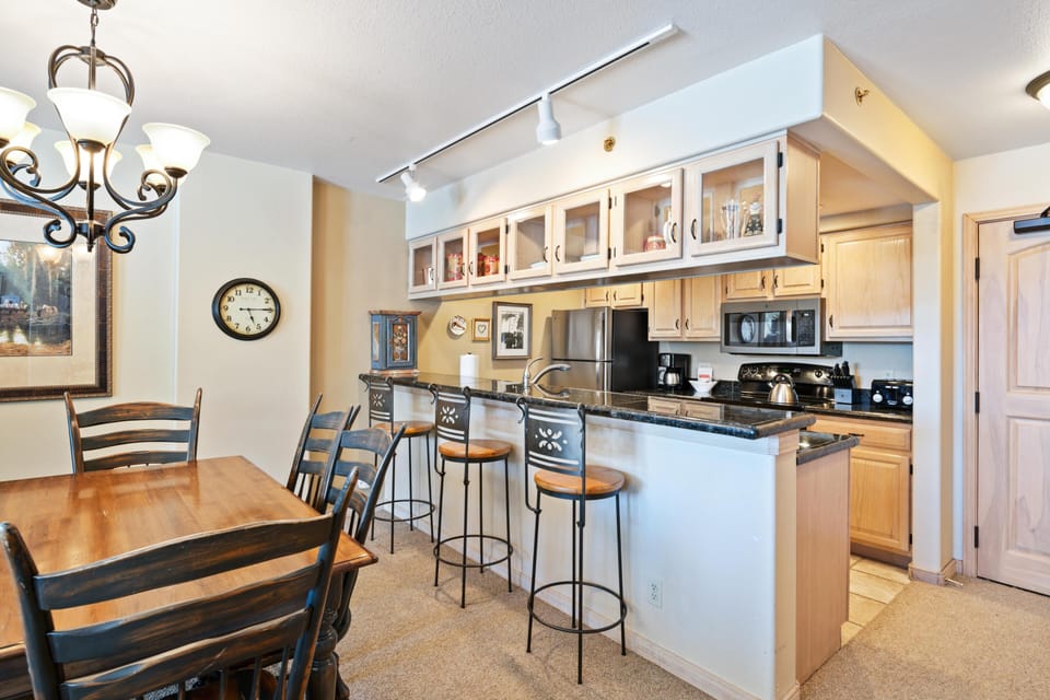 Condo, 1 King Bed (Borders Lodge L209 2BD Beaver Creek S) | Private kitchen