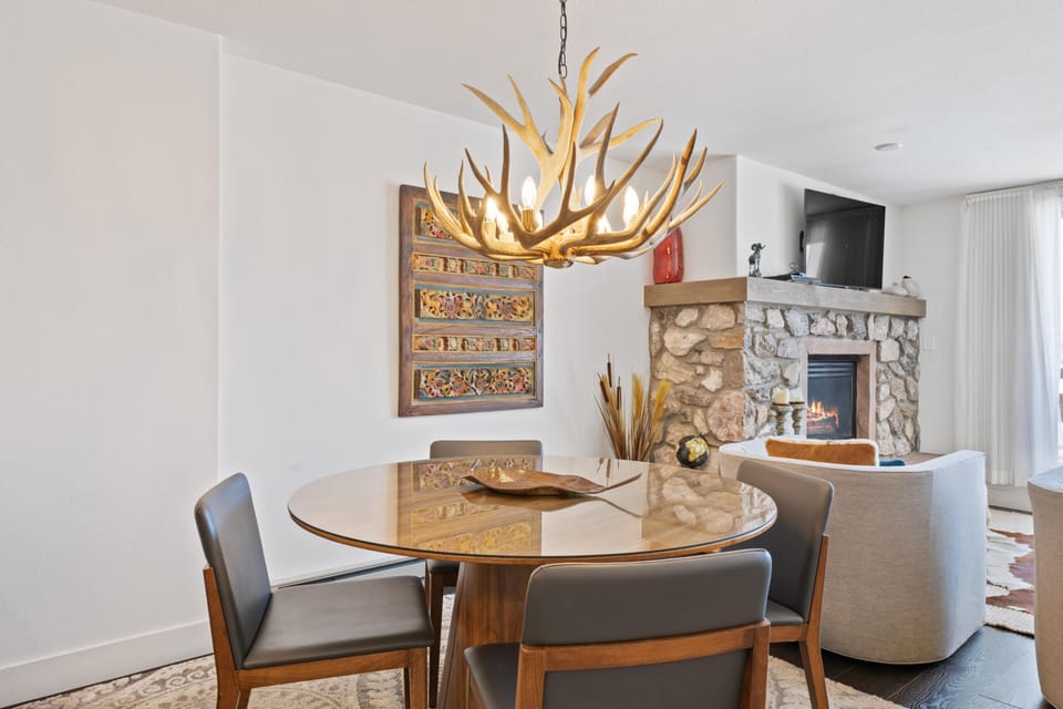 Condo, Multiple Beds (Borders Lodge L305 2BD Beaver Creek S) | Dining