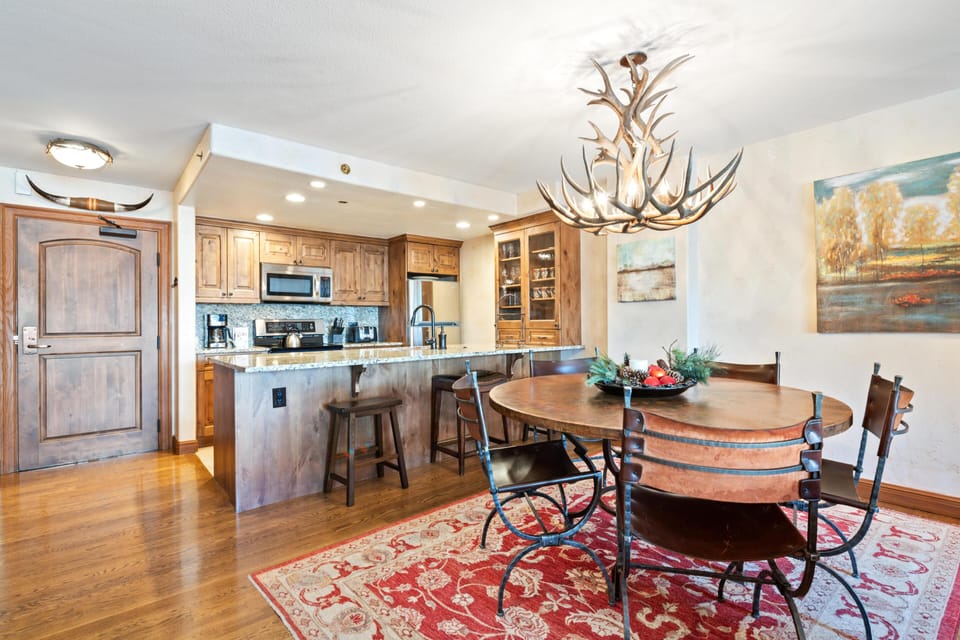 Condo, 1 King Bed (Borders Lodge L308 2BD Beaver Creek S) | Dining