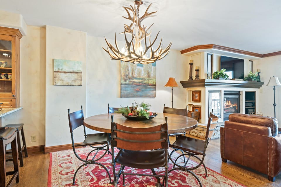 Condo, 1 King Bed (Borders Lodge L308 2BD Beaver Creek S) | Dining