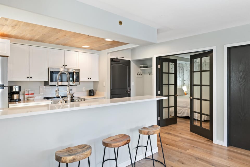 Condo, Multiple Beds (Borders Lodge L402  2BD Beaver Creek ) | Private kitchen