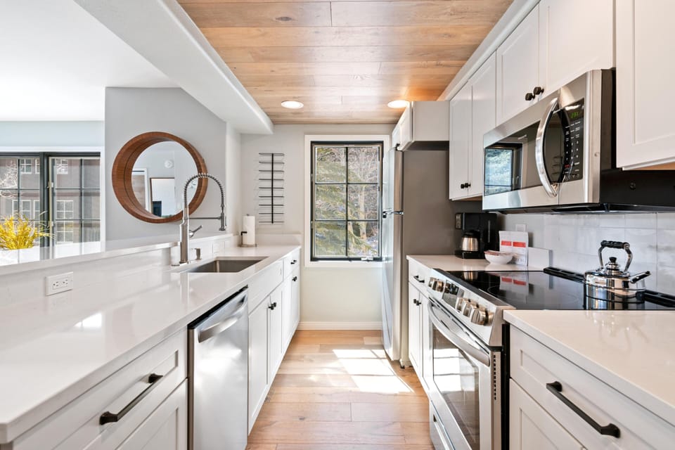 Condo, Multiple Beds (Borders Lodge L402  2BD Beaver Creek ) | Private kitchen