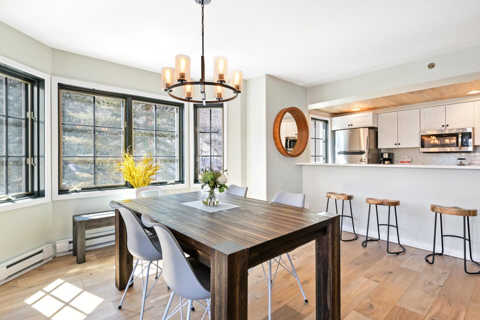 Condo, Multiple Beds (Borders Lodge L402  2BD Beaver Creek ) | Dining