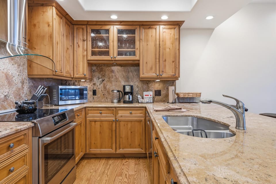 Condo, Multiple Beds (Borders Lodge L504 3BD Beaver Creek S) | Private kitchen