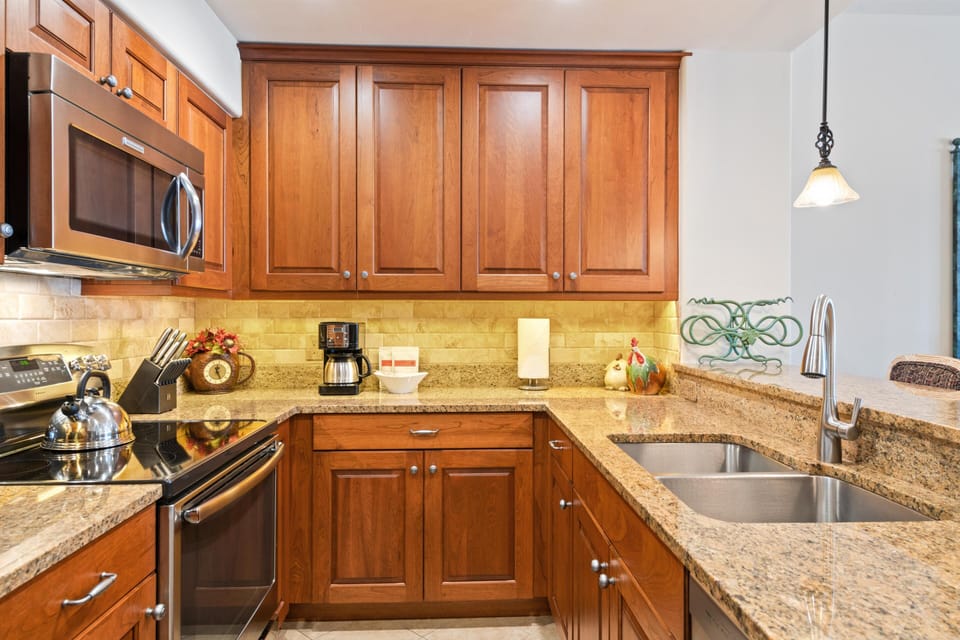 Condo, 1 King Bed (Borders Lodge U203 1BD Beaver Creek S) | Private kitchen
