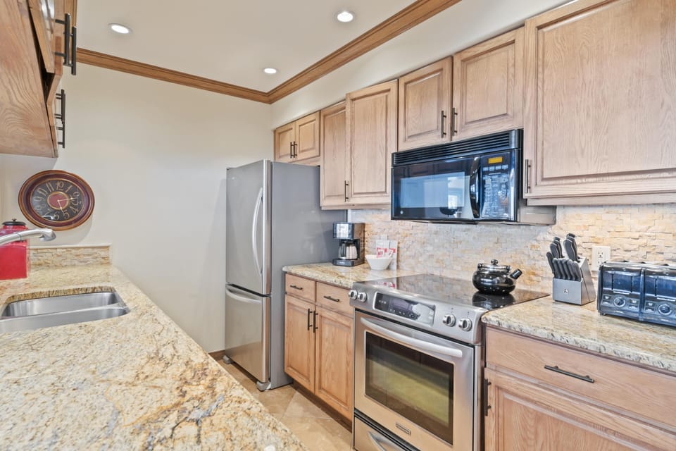 Condo, Multiple Beds (Borders Lodge U207 2BD Beaver Creek S) | Private kitchen